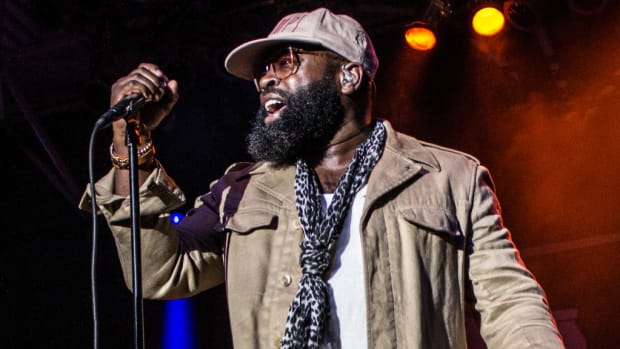 Black Thought, The Roots, on stage