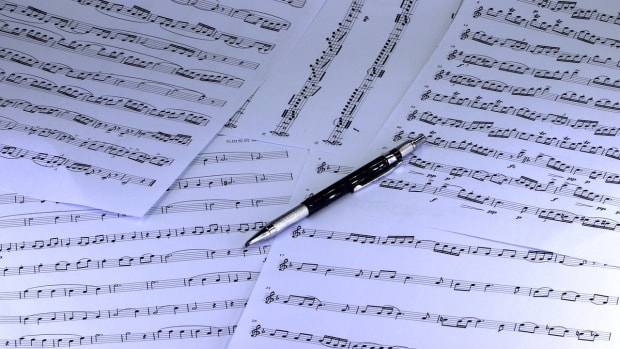 sheet-music-with-pen-amuse-editorial