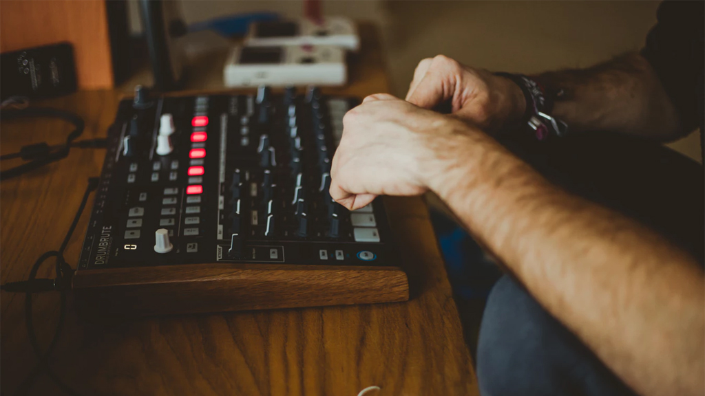 4 Ways to Connect New Gear to Your DJ Setup